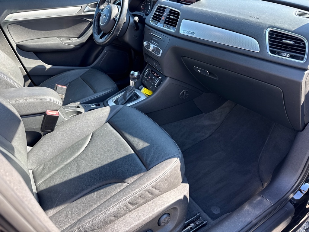 Audi Q3 2.0T quattro Premium Plus 2016 Audi Q3 2.0T quattro Premium Plus 2016