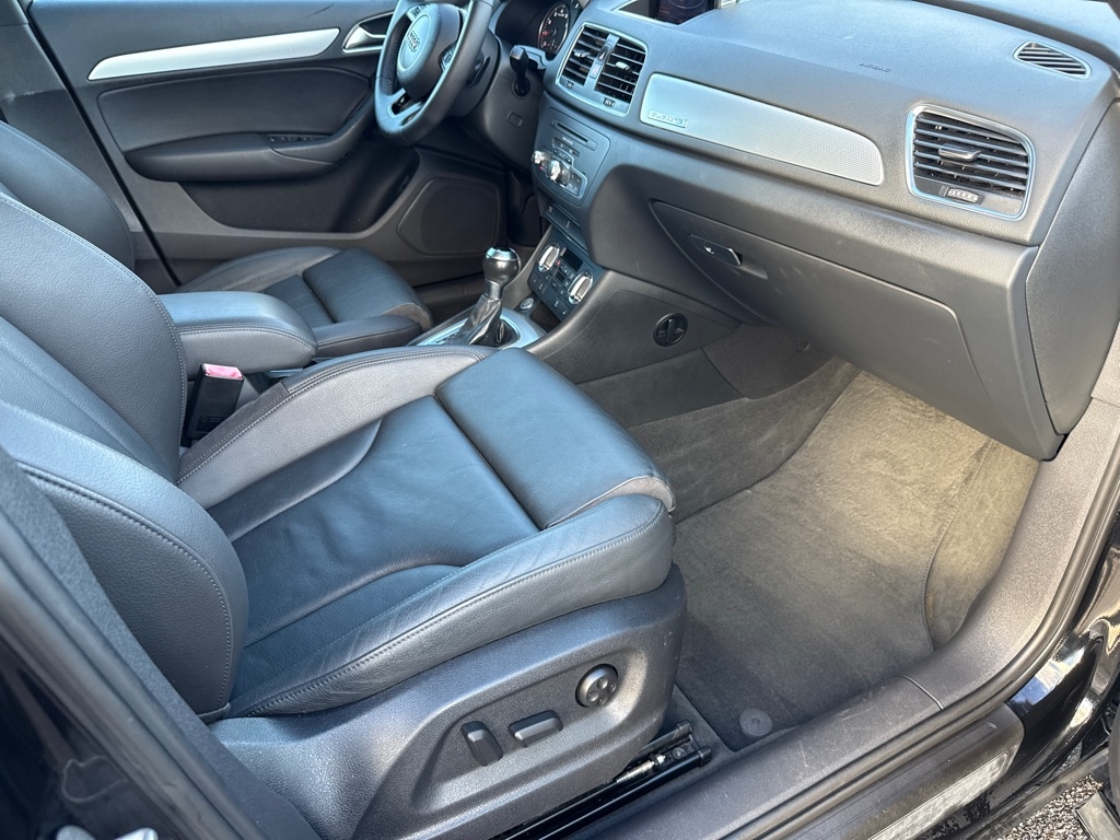 Audi Q3 2.0T quattro Premium Plus 2015 Audi Q3 2.0T quattro Premium Plus 2015