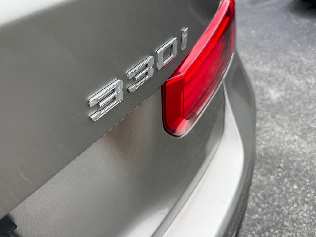 BMW 3-Series 330i SULEV Sedan 2017