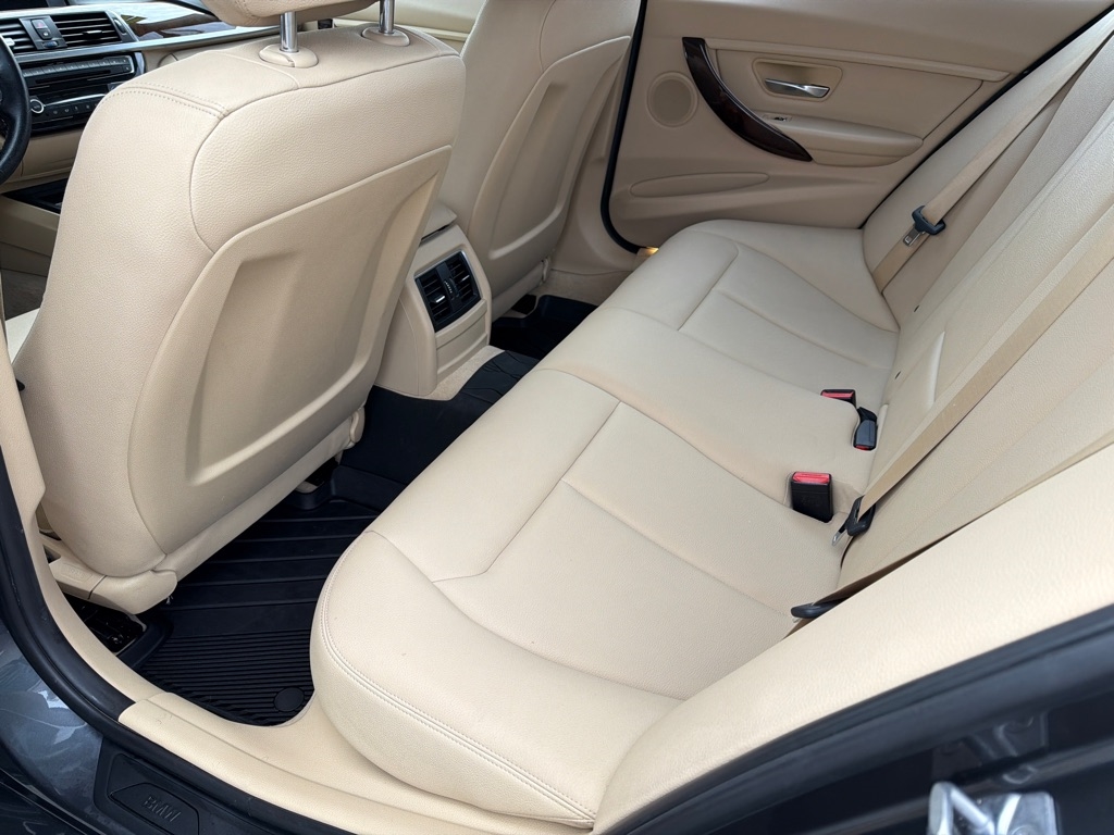 BMW 3-Series 320i Sedan 2016