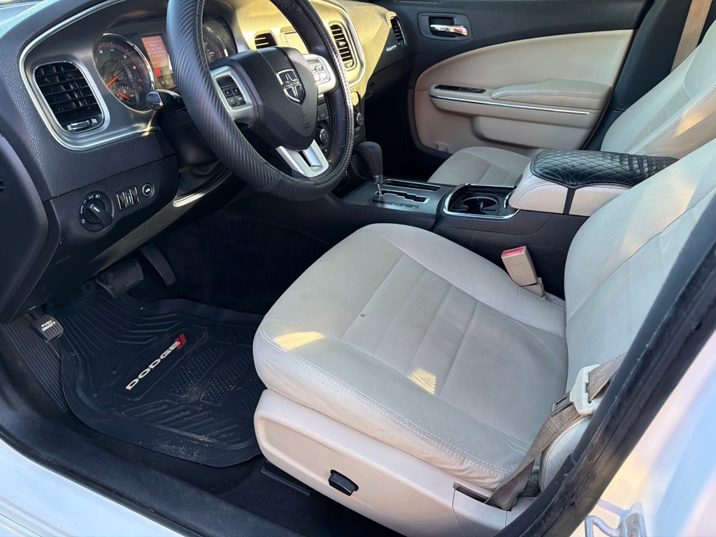 Dodge Charger SE 2011