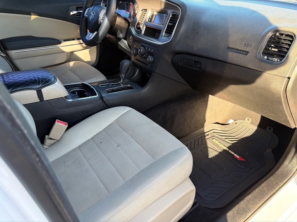 Dodge Charger SE 2011