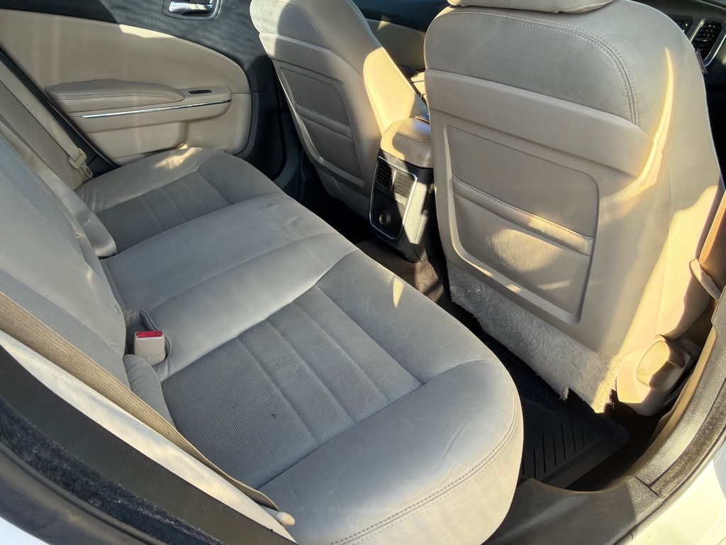 Dodge Charger SE 2011