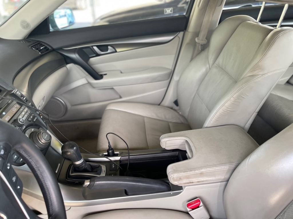 Acura TL 5-Speed AT with Tech Package 2010