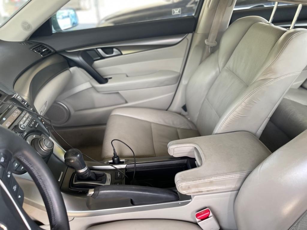 Acura TL 5-Speed AT with Tech Package 2010