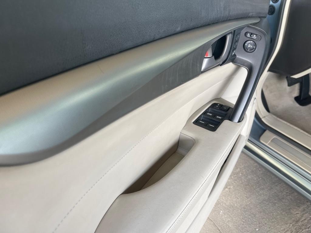 Acura TL 5-Speed AT with Tech Package 2010