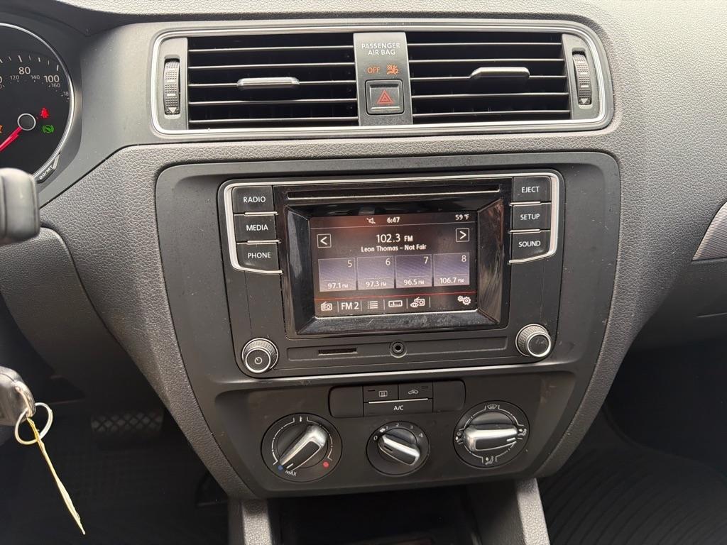 Volkswagen Jetta 1.4T S 6A 2017