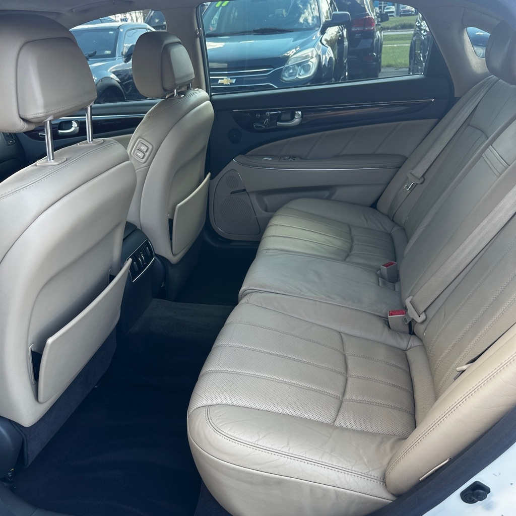 Hyundai Equus Signature 2012