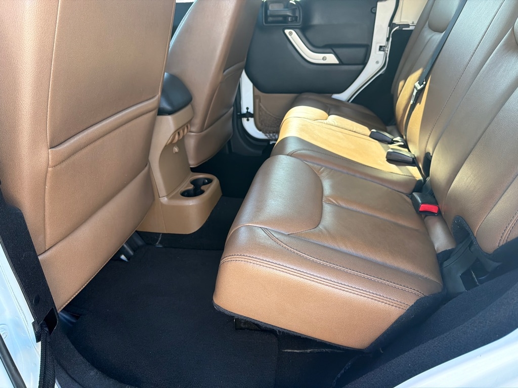 Jeep Wrangler Unlimited Sahara 4WD 2013