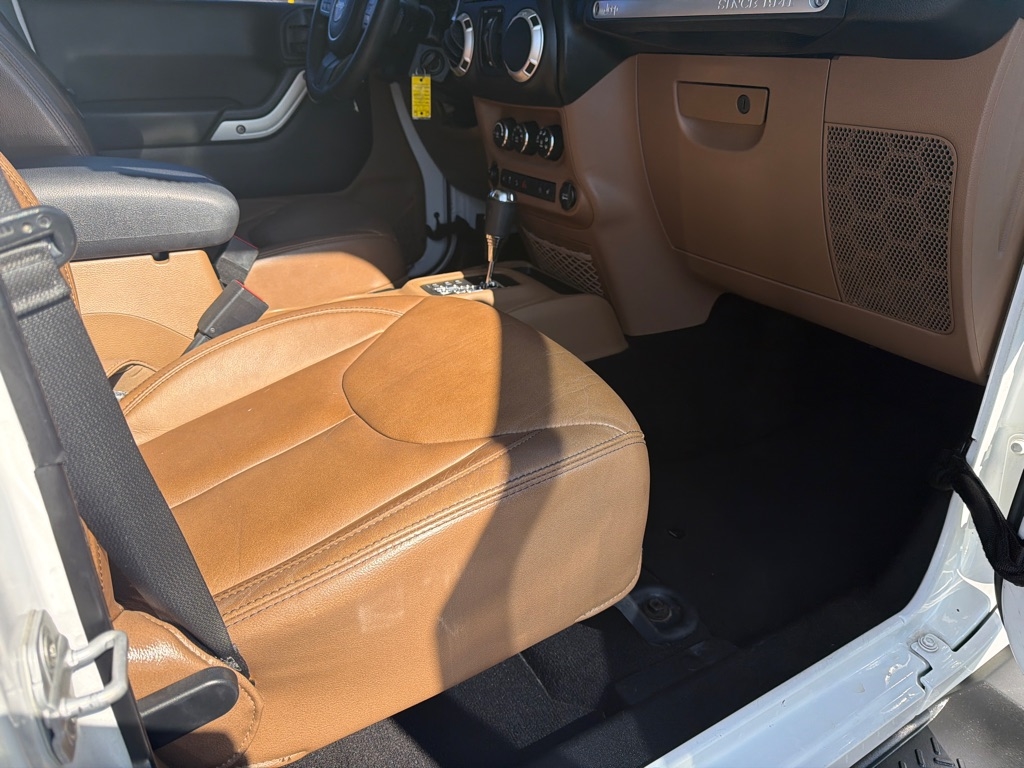 Jeep Wrangler Unlimited Sahara 4WD 2013