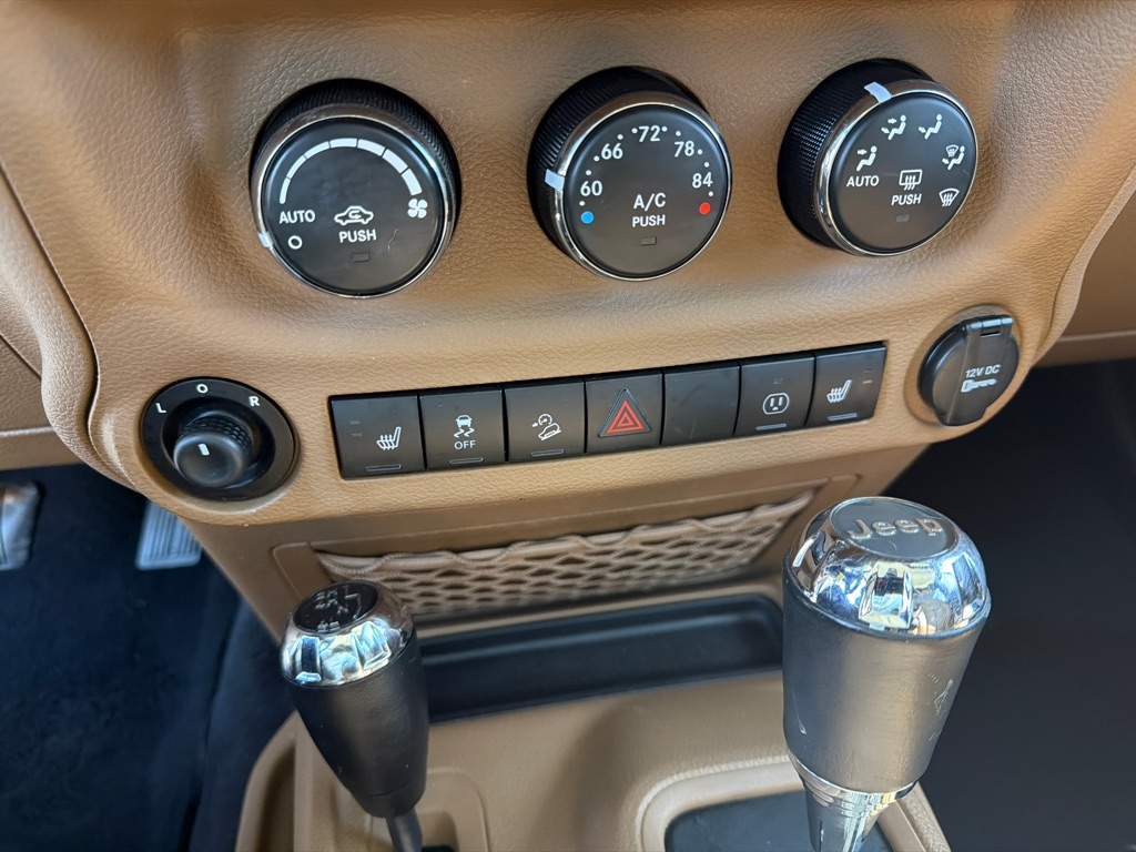 Jeep Wrangler Unlimited Sahara 4WD 2013