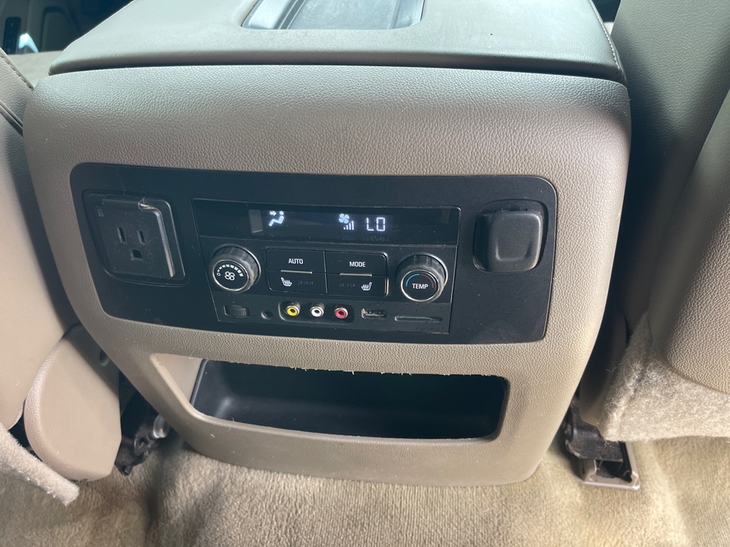 GMC Yukon XL SLT 1/2 Ton 4WD 2015