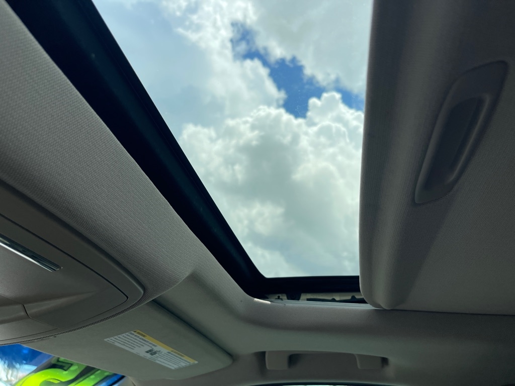 GMC Yukon XL SLT 1/2 Ton 4WD 2015