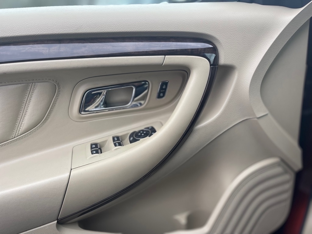 Ford Taurus Limited FWD 2015