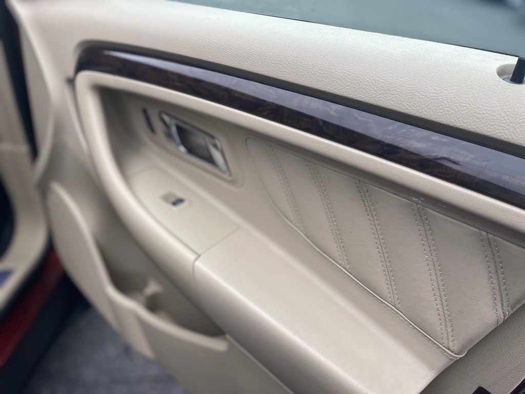 Ford Taurus Limited FWD 2015