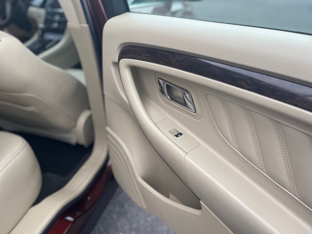 Ford Taurus Limited FWD 2015