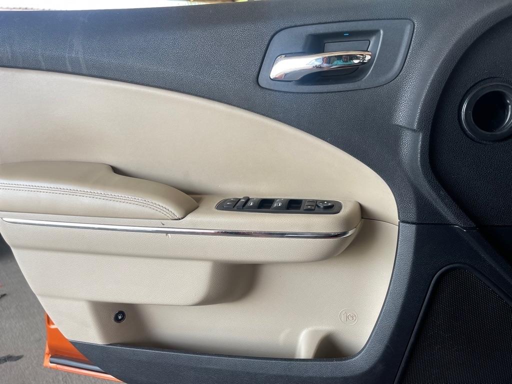 Dodge Charger SE 2011