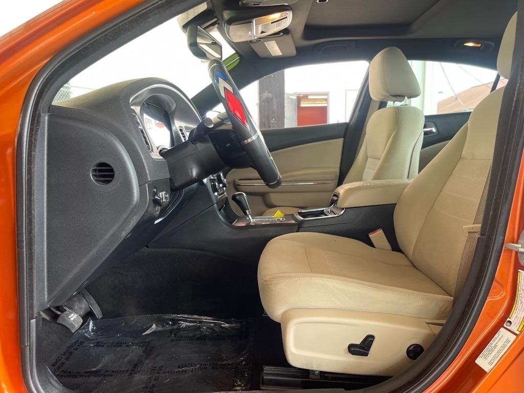 Dodge Charger SE 2011