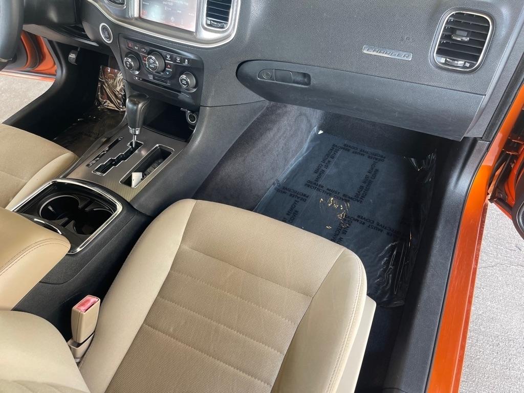 Dodge Charger SE 2011