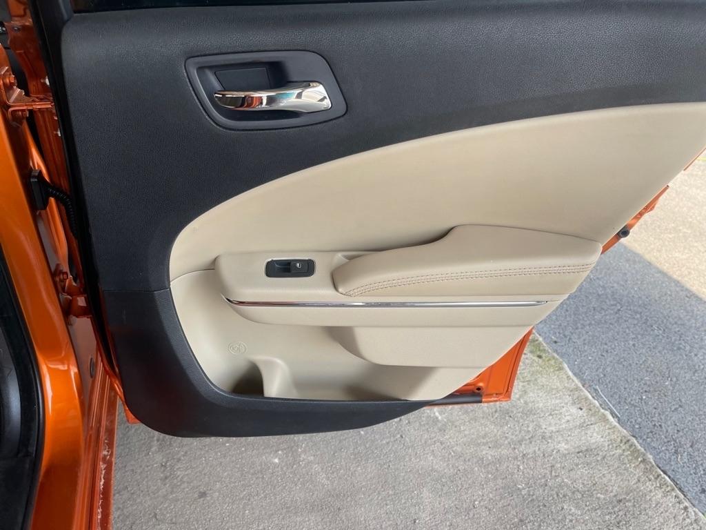 Dodge Charger SE 2011