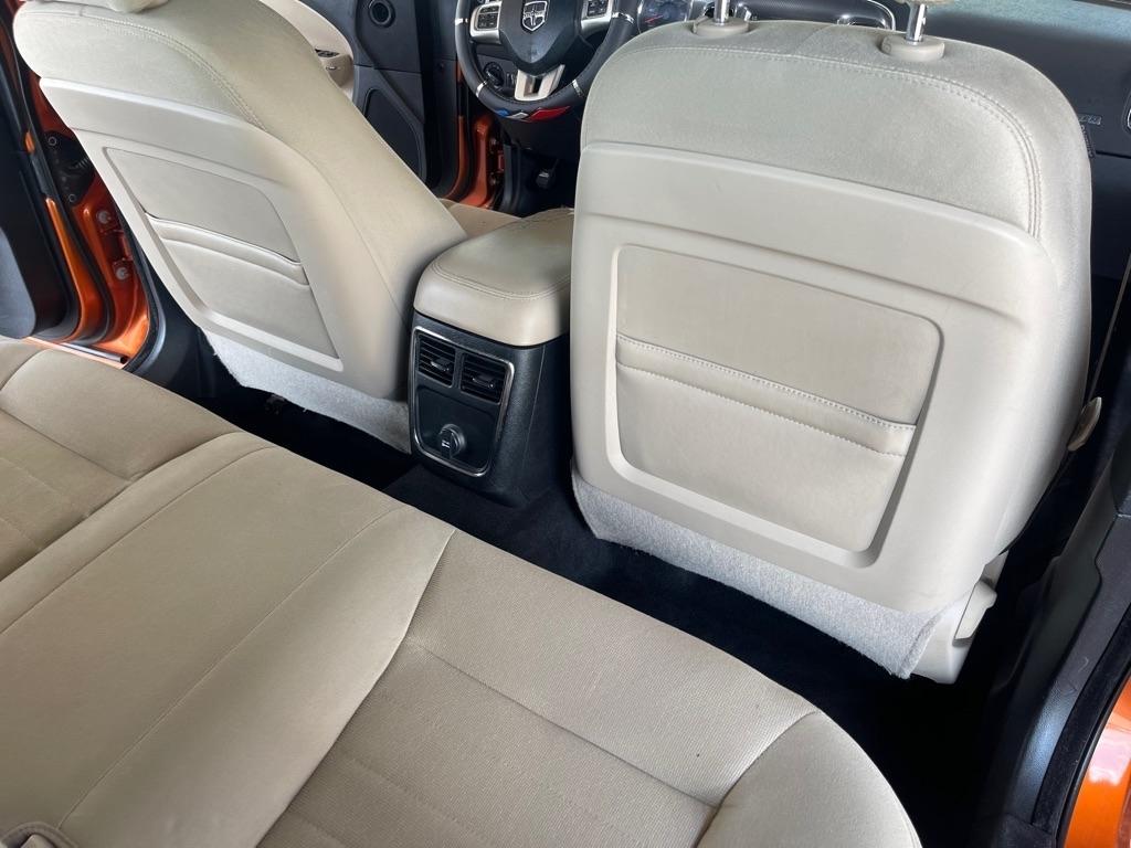 Dodge Charger SE 2011