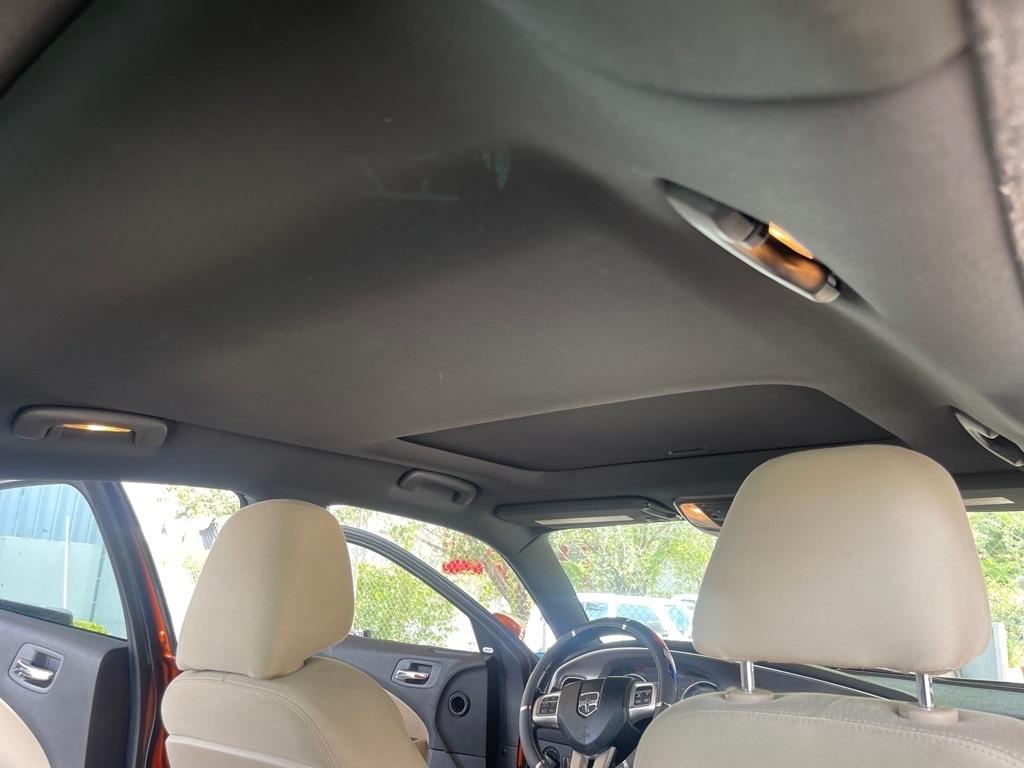 Dodge Charger SE 2011