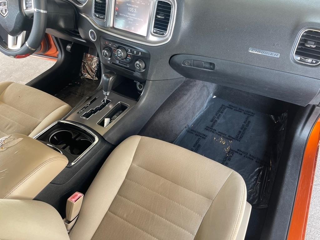 Dodge Charger SE 2011