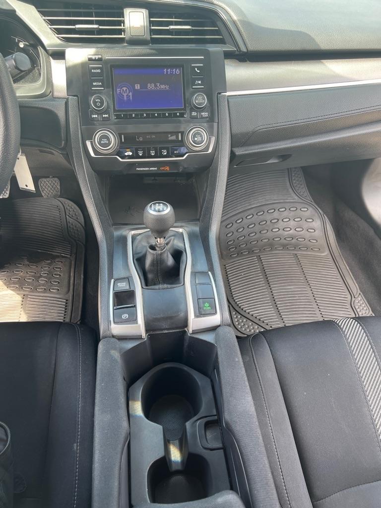 Honda Civic LX Sedan 6MT 2016