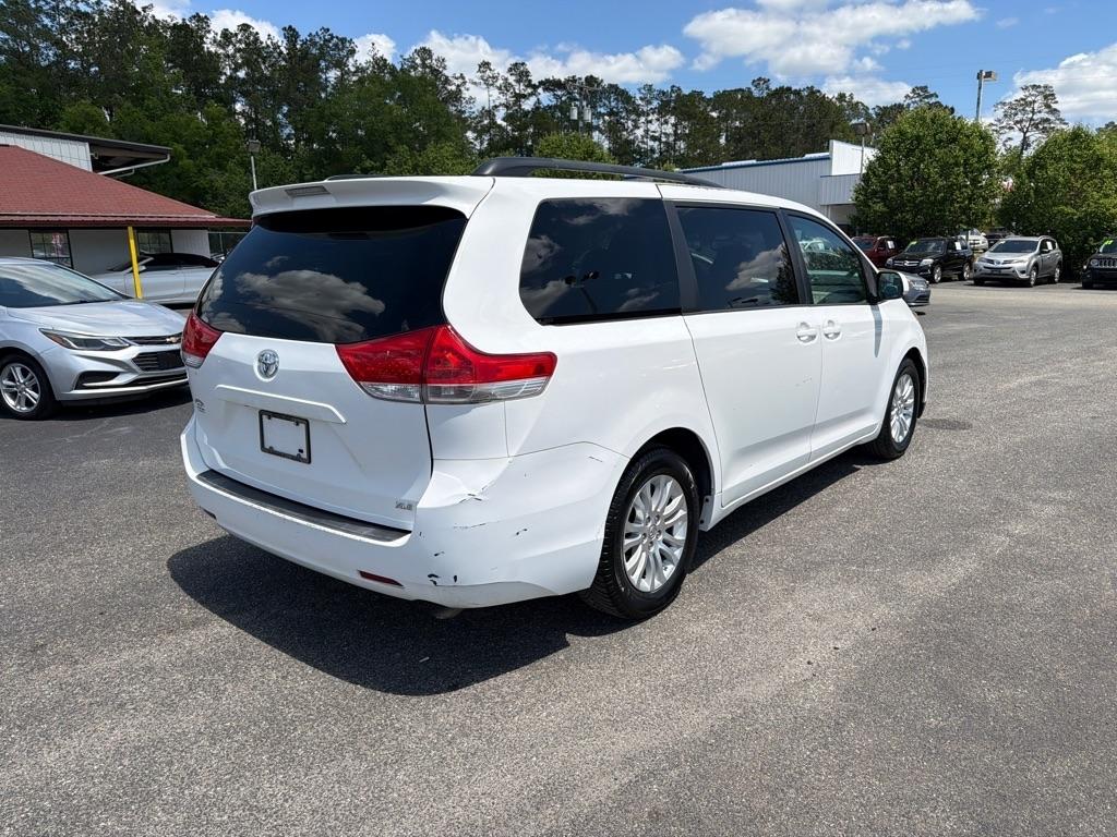 Toyota Sienna XLE FWD 8-Passenger V6 2013