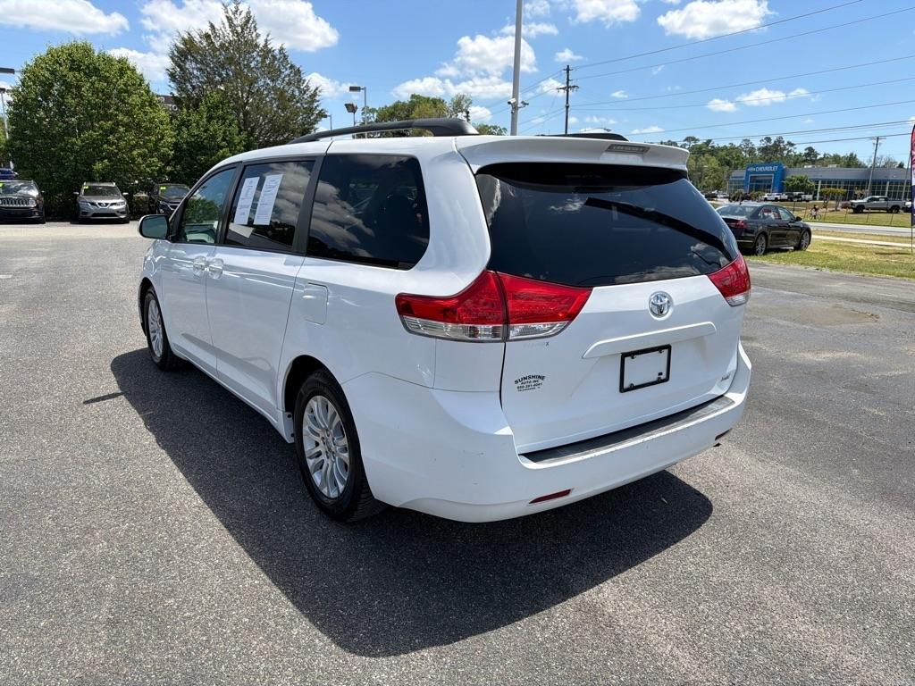Toyota Sienna XLE FWD 8-Passenger V6 2013