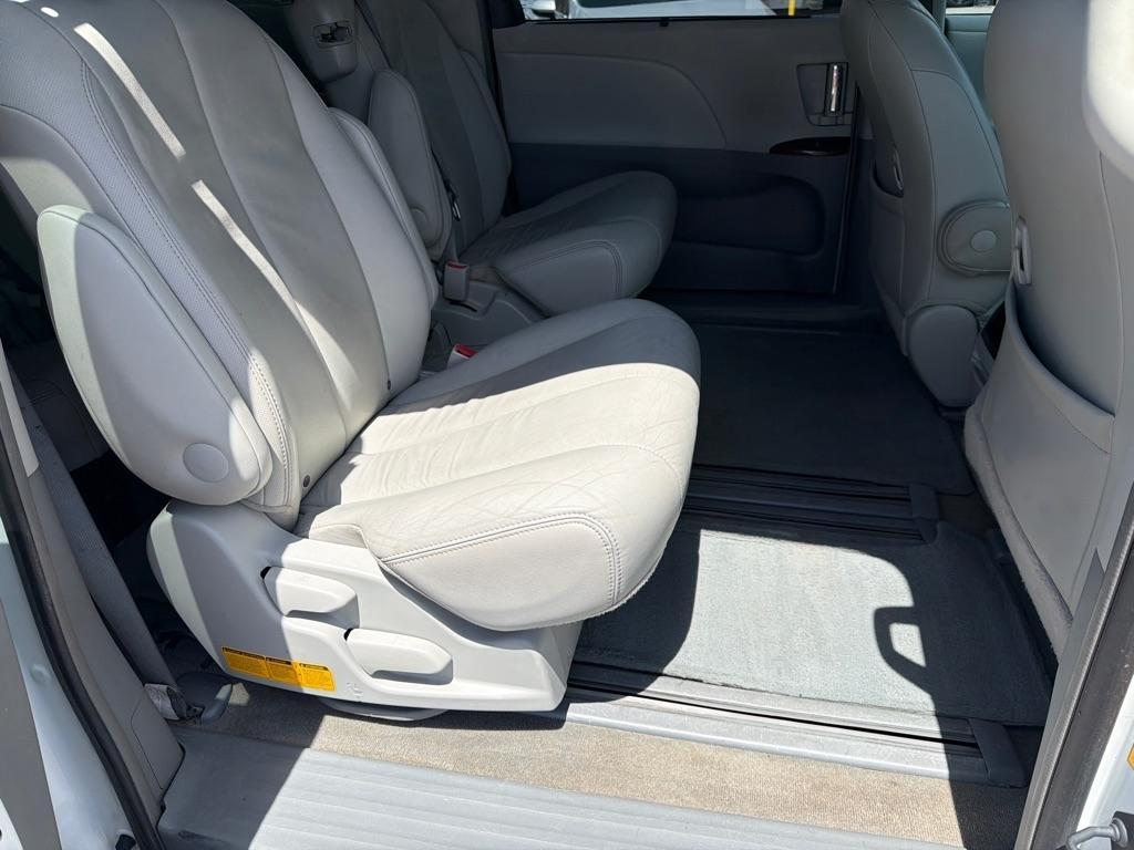 Toyota Sienna XLE FWD 8-Passenger V6 2013