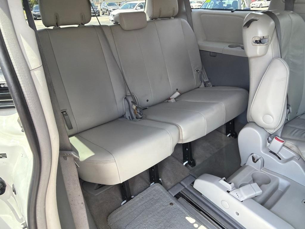 Toyota Sienna XLE FWD 8-Passenger V6 2013