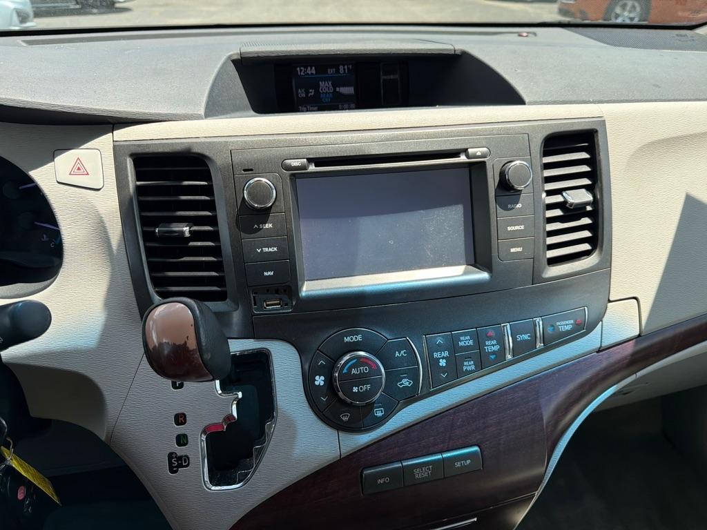 Toyota Sienna XLE FWD 8-Passenger V6 2013