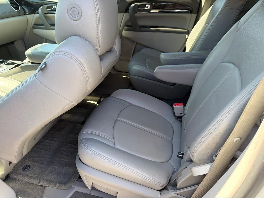 Buick Enclave Convenience FWD 2016