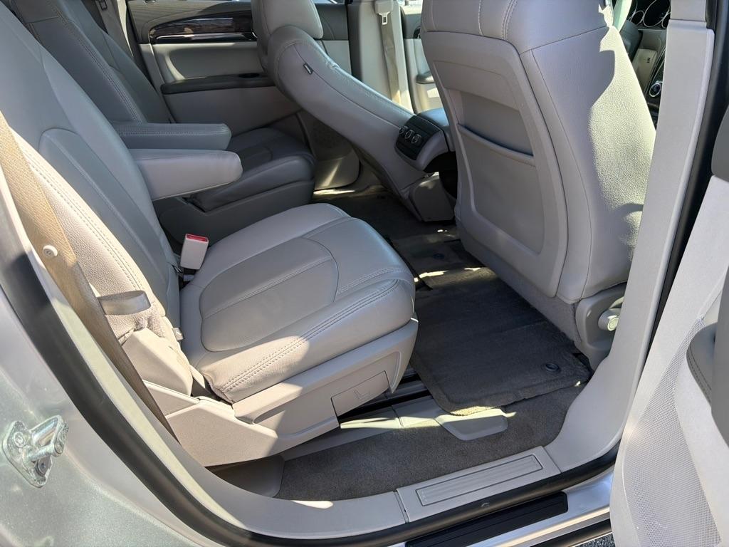 Buick Enclave Convenience FWD 2016