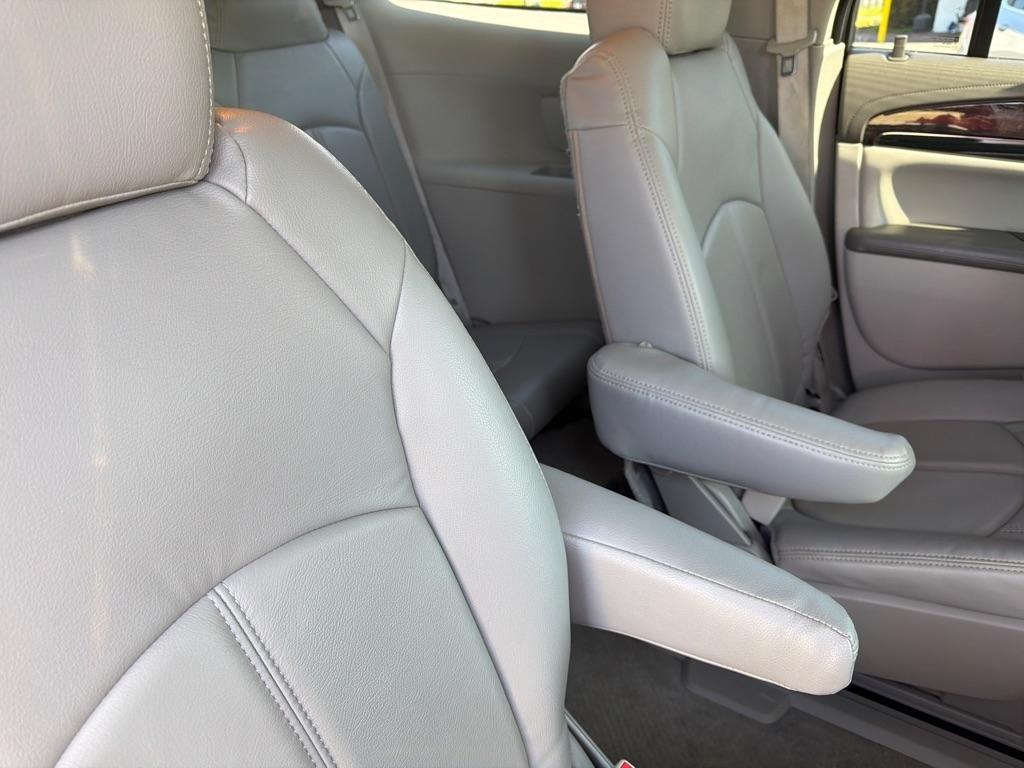 Buick Enclave Convenience FWD 2016
