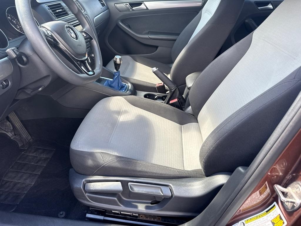 Volkswagen Jetta 1.4T S 6A 2017