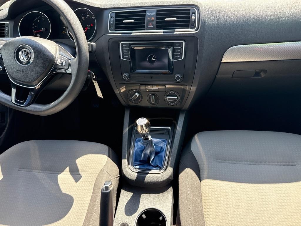 Volkswagen Jetta 1.4T S 6A 2017