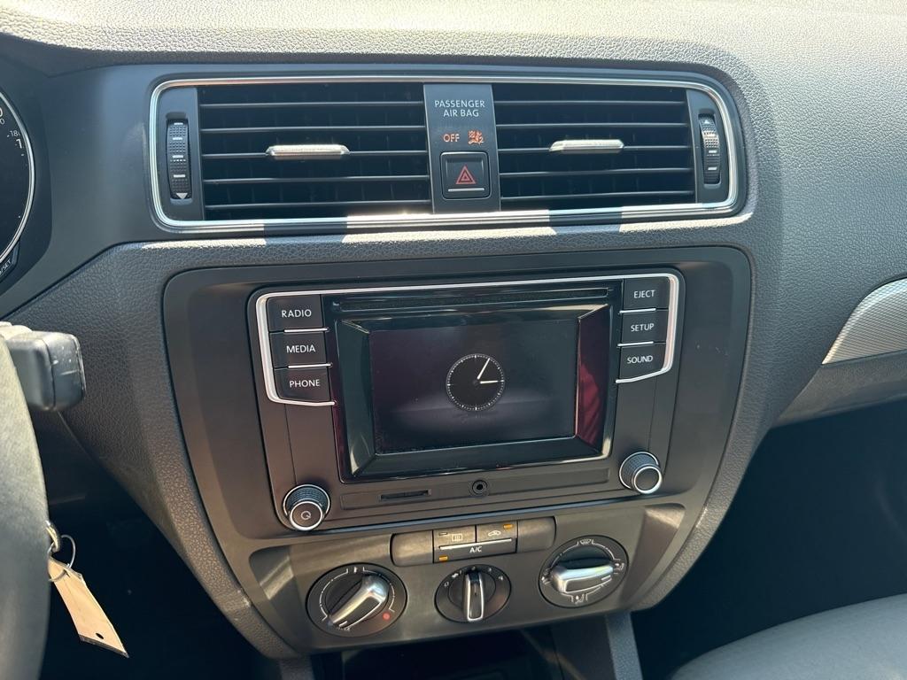 Volkswagen Jetta 1.4T S 6A 2017