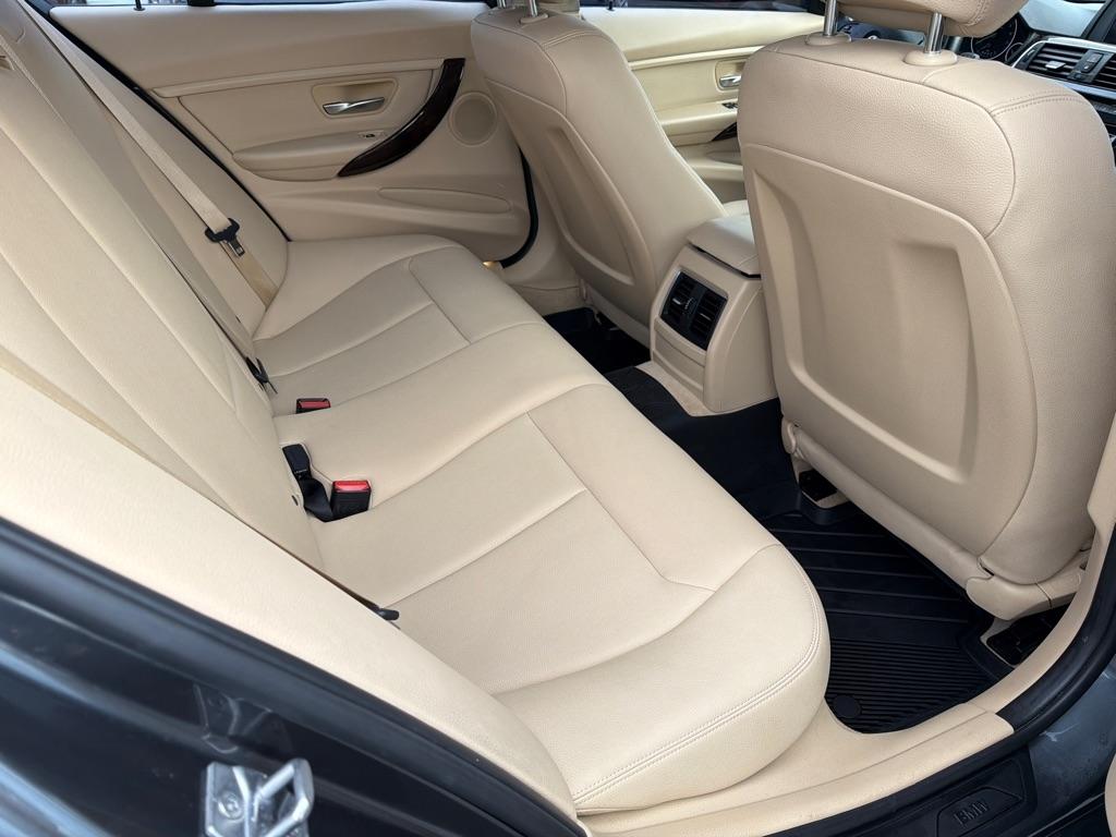 BMW 3-Series 320i Sedan 2016