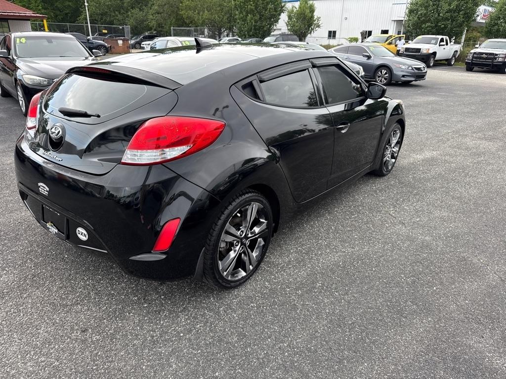 Hyundai Veloster Base 6MT 2017