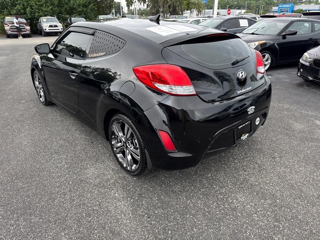 Hyundai Veloster Base 6MT 2017