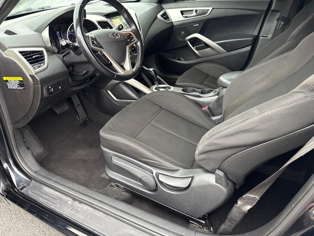 Hyundai Veloster Base 6MT 2017