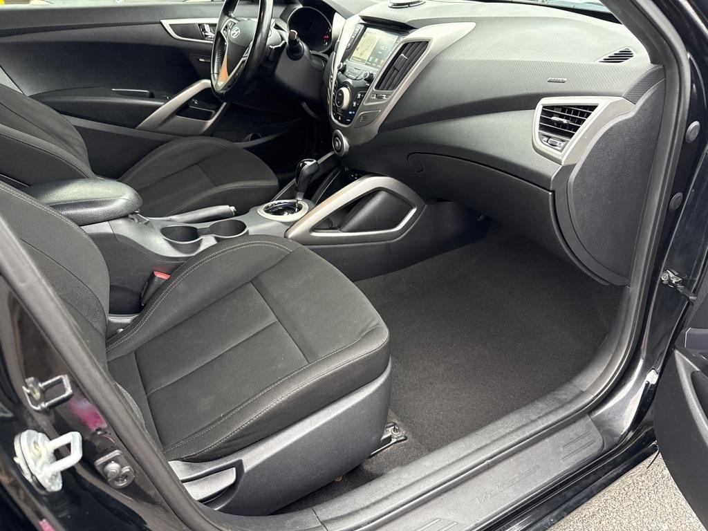 Hyundai Veloster Base 6MT 2017