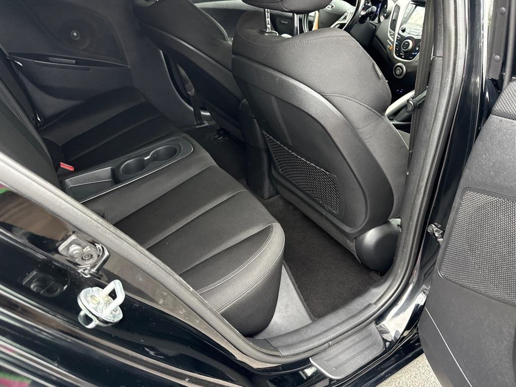 Hyundai Veloster Base 6MT 2017