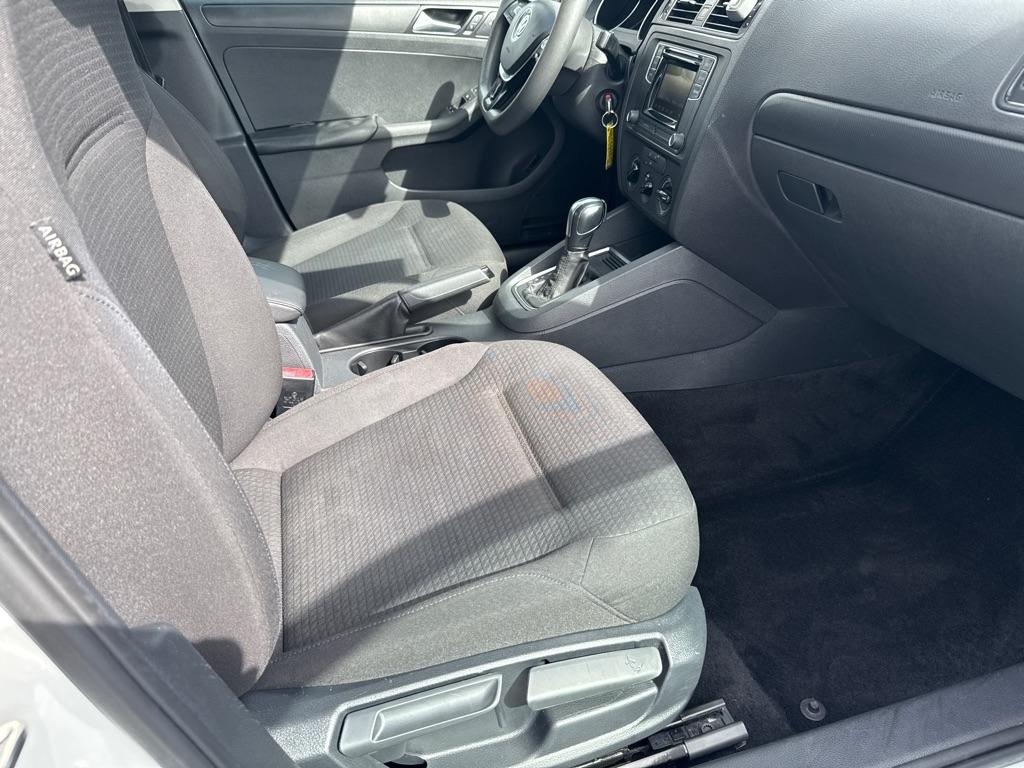 Volkswagen Jetta 1.4T S 6A 2016