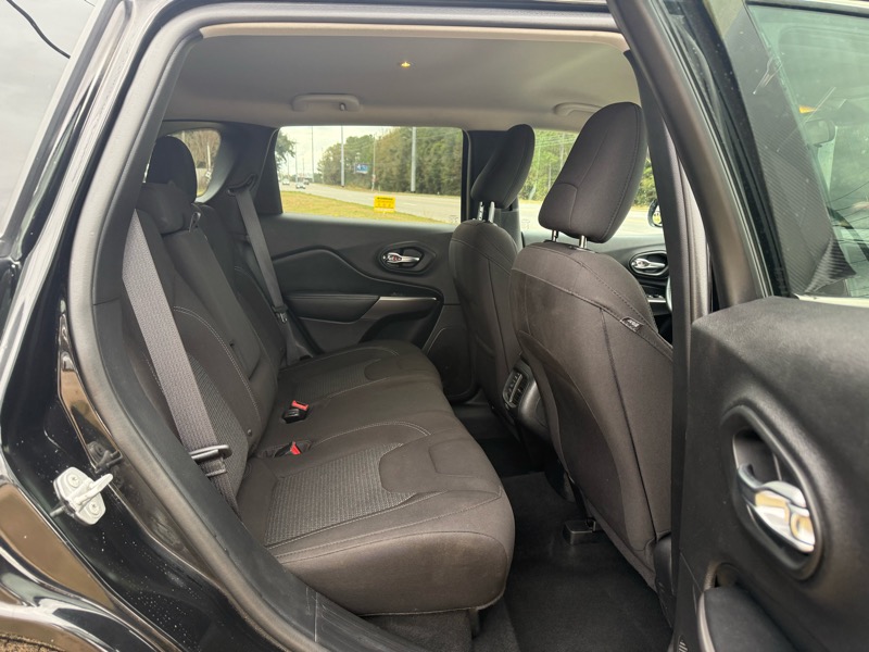 Jeep Cherokee Latitude FWD 2019