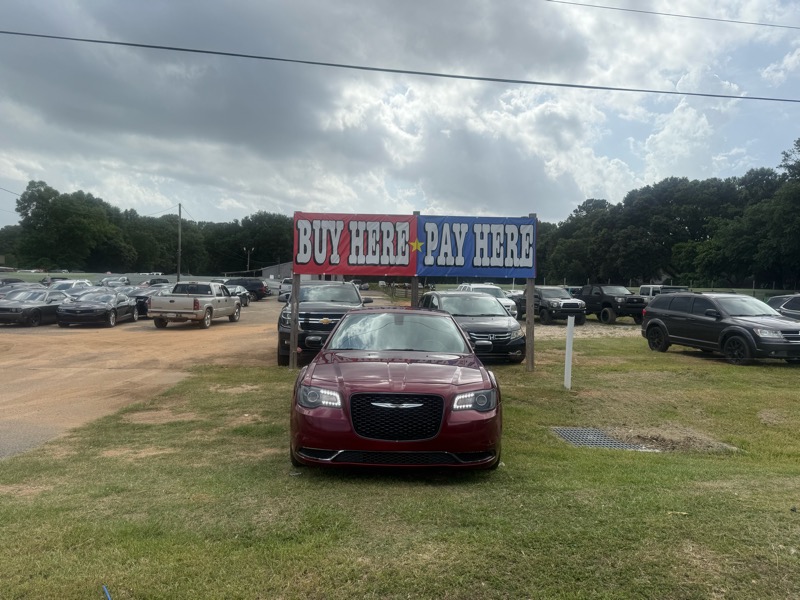 2019 Chrysler 300 Touring's photo