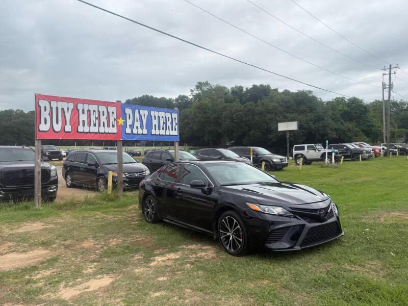 2019 Toyota Camry SE's photo
