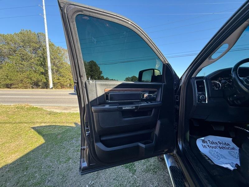 RAM 1500 Laramie Crew Cab SWB 2WD 2016